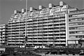 Na de sloop in 1982, werden dit pand met Woningwetwoningen op de plek van de voormalige pakhuizen gebouwd. De letters zijn hier zichtbaar op het dak.