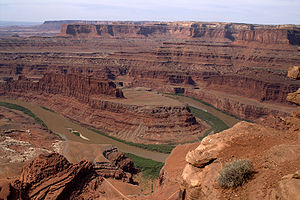 Vedere din Dead Horse Point Cu vedere la râul Colorado