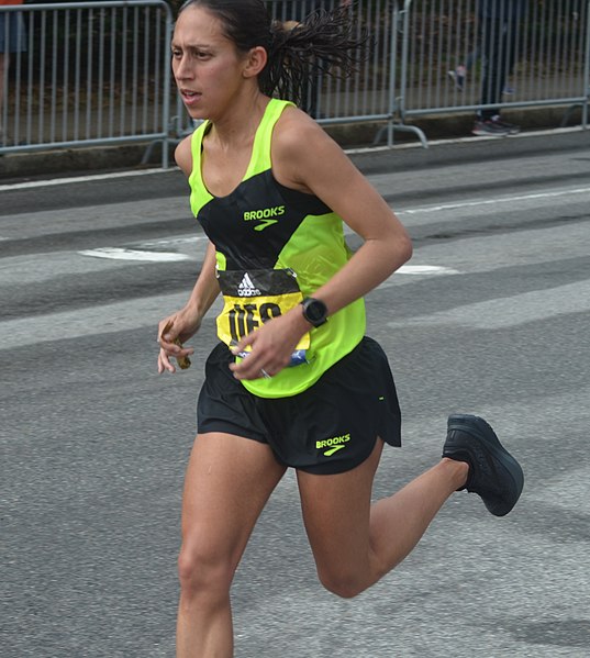 File:Desiree Linden 2019 boston marathon (cropped).jpg