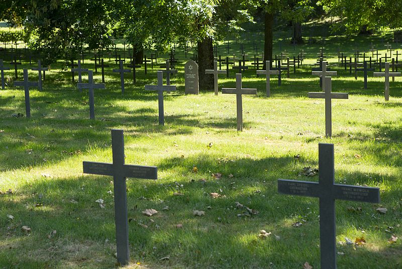 File:Deutscher Soldatenfriedhof Saint-Laurent-Blangy -6.jpg