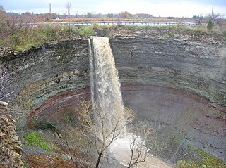 <span class="mw-page-title-main">Devil's Punch Bowl (Hamilton, Ontario)</span> Waterfall in Hamilton, Ontario