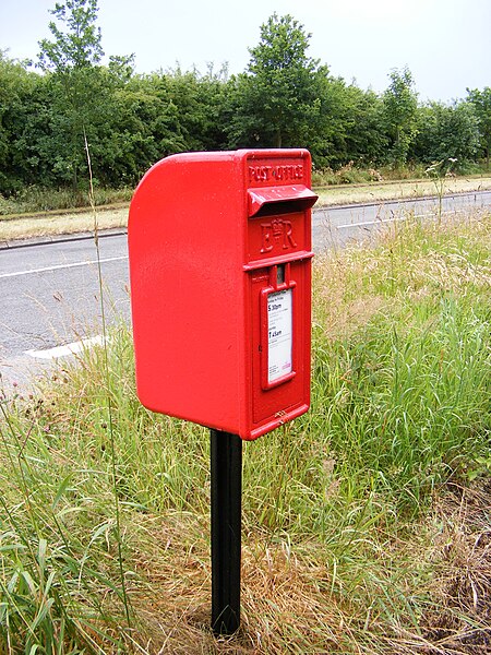 File:Dorles Corner Postbox - geograph.org.uk - 1390281.jpg