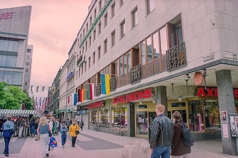 File:Drottninggatan, Stockholm.jpg