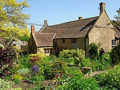 Jardins da mansão de East Lambrook - geograph.org.uk - 419777.jpg