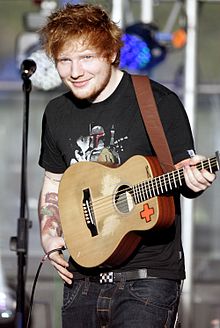 Ed Sheeran durante un'esibizione dal vivo nel 2013