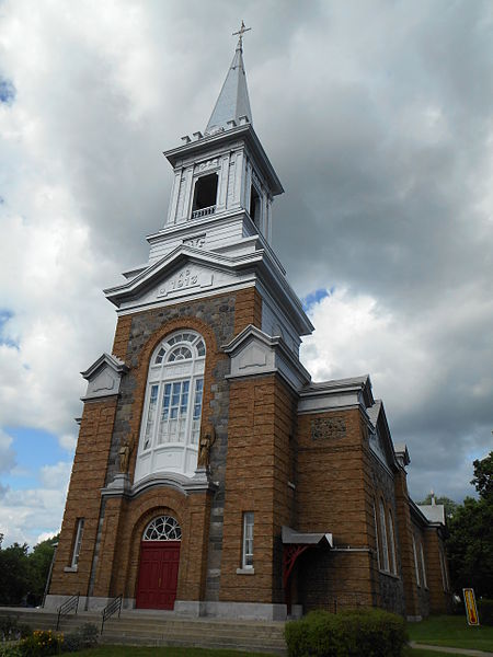 File:Eglise Saint-Apollinaire 02.jpg