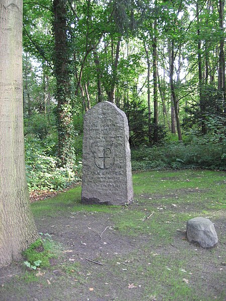 File:Ehrenhain für Kriegsopfer, Friedhof St. Hedwig, Berlin-Hohenschönhausen, Nr. 6.jpg