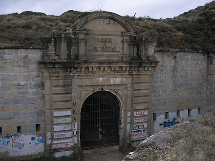 Entrance to the fortification Entrada fuerte San Cristobal.JPG