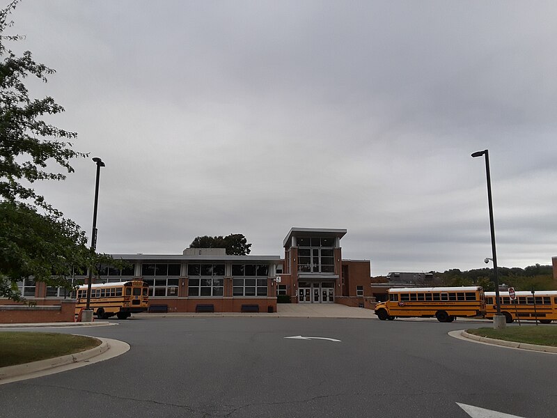 File:Entrance to W. T. Woodson High School.jpg