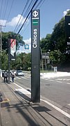 Estação Clínicas, Метро-де-Сан-Паулу, Entrada na Av. Enéas, totem.jpg
