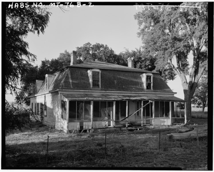 File:FRONT, VIEW TO THE WEST - Fort Keogh, Officers Quarters B, 3 miles west of Miles City on U.S. Highway 10, Miles City, Custer County, MT HABS MONT,9-MILCI,3-B-2.tif