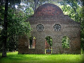 Ruine der Kapelle, Frontfassade, 2012