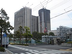 Factory and tower blocks at Musashi-Kosugi - panoramio.jpg