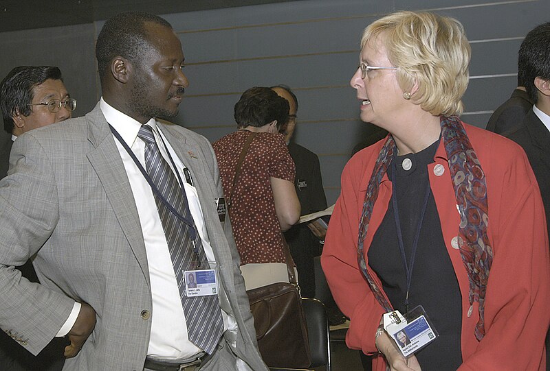 File:Famara Jatta and Agnes van Ardenne, IMF 691765l.jpg