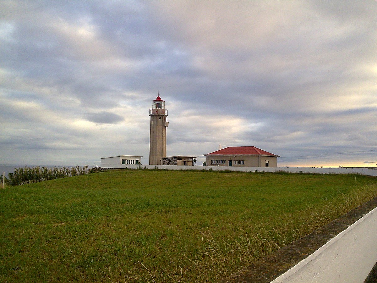 File:Puerto Banús Beach Lighthouse.jpg - Wikipedia