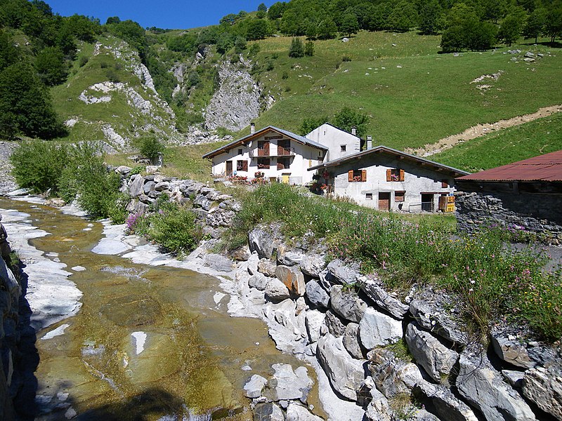 File:Fermes aux chapieux - panoramio.jpg