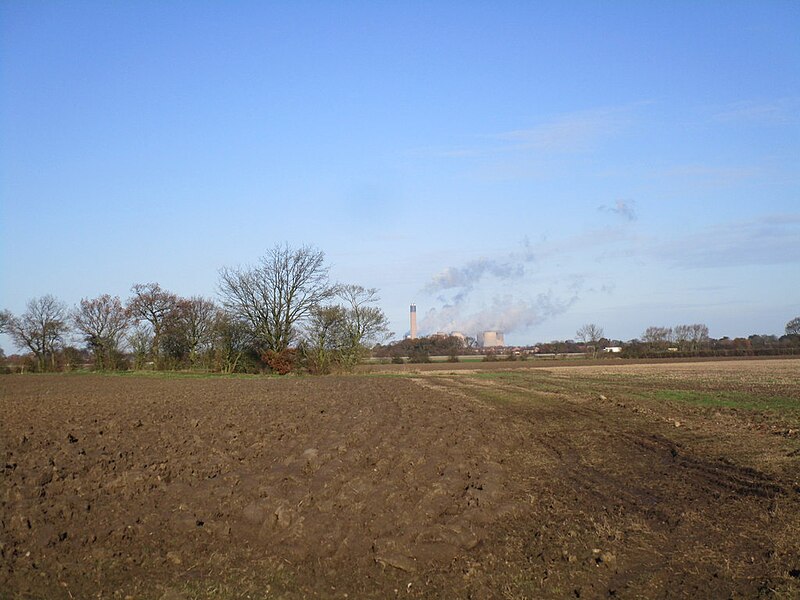 File:Footpath to West Cowick - geograph.org.uk - 4272332.jpg