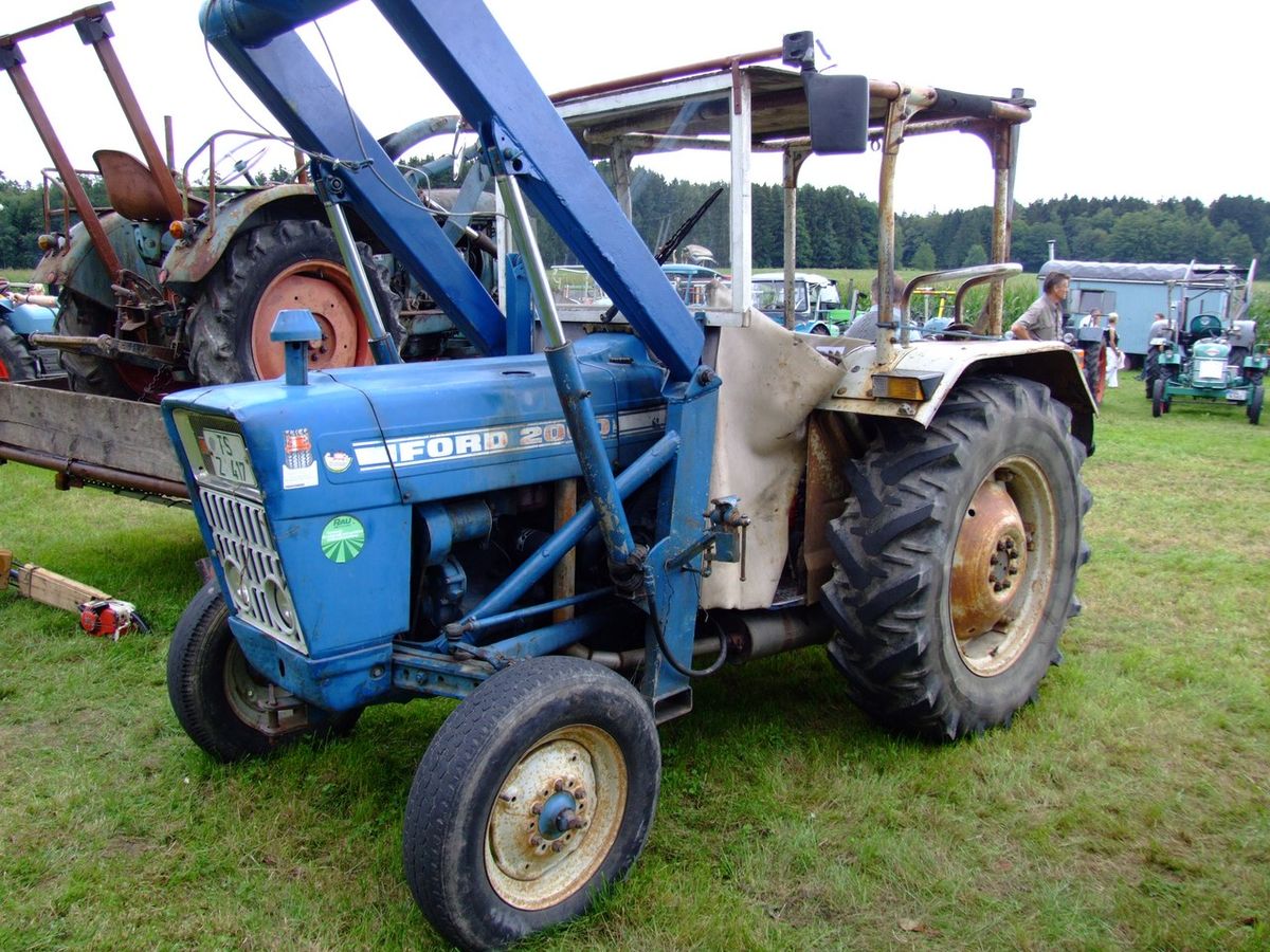 DateiFord 2000 Traktor.jpg Wikipedia