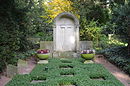 Frankfurt, main cemetery, grave II 218 Uhl.JPG