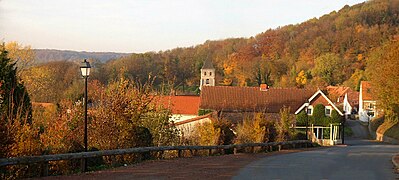 Vue sur le village en automne.