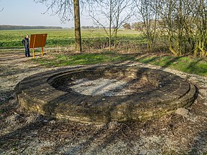 Fundament vuurtoren van Ens, Schokland.jpg