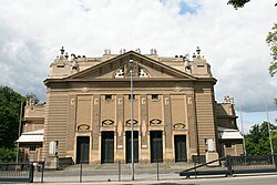 Südseite der Stadthalle und Haupteingang zum Großen Saal