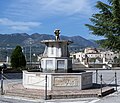 Fontana con pannelli marmorei