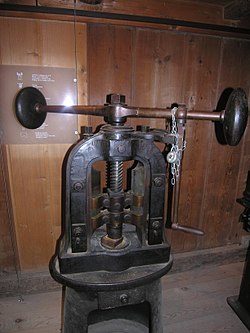 Manual goldsmith press GoldsmithPress.jpg