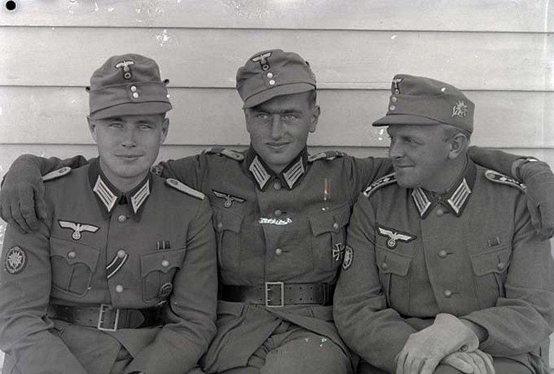 File:Group of three German soldiers in Sørfold during World War II.jpg