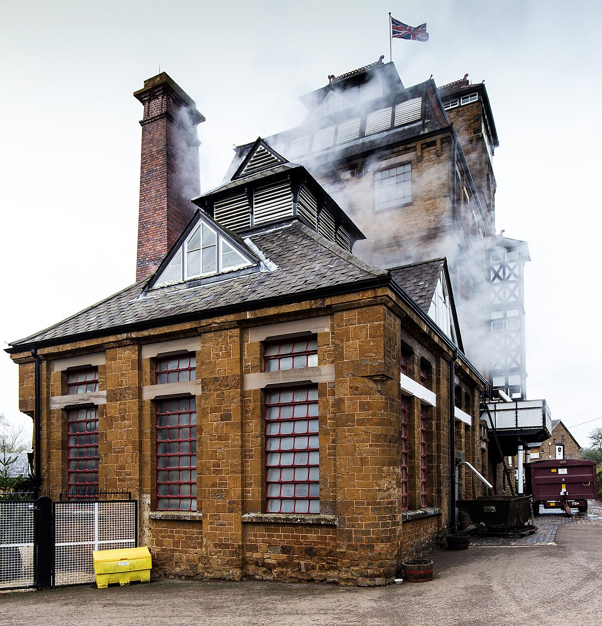 File:Hook Norton Brewery - geograph.org.uk - 4282381.jpg - Wikimedia Commons