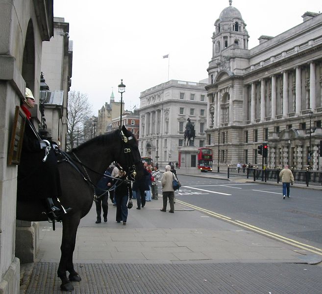 File:Horse guard Whitehall London.jpg