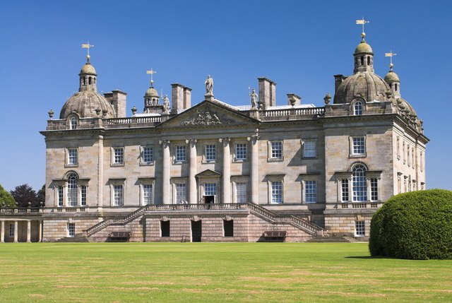 The façade of Houghton Hall in 2007