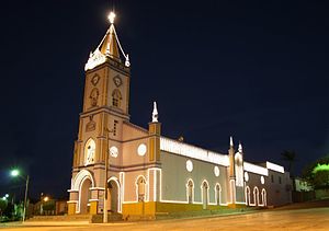 Vista noturna da Igreja Matriz de Nossa Senhora da Conceição.