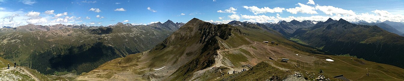 View from the Jakobshorn, Dischma valley and Sertig valley,