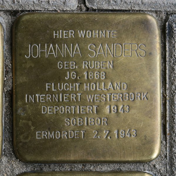 File:Johanna Sanders - Oberstraße 2 (Hamburg-Harvestehude).Stolperstein.nnw.jpg