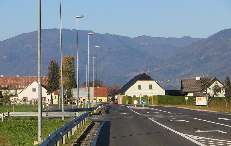 File:Kapla Tabor Slovenia 2.jpg