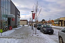 Summit Pkwy in the urban village of Kendall Yards. The wide sidewalks, landscaped streets, and mix of building types, are all consistent with new urbanist principles. Kendall-Yards Summit-Parkway1.jpg