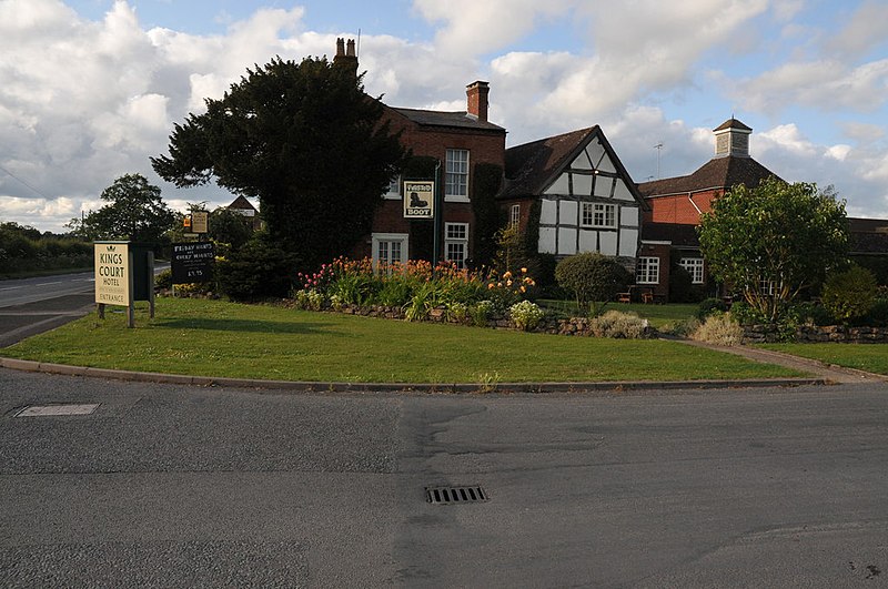 File:Kings Court Hotel - geograph.org.uk - 2471589.jpg