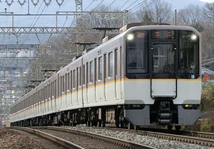 Kintetsu 9020 және 5800 сериялары Nara Line express 2014-01-25 (12364980433) .jpg