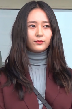Krystal Jung at Incheon International Airport in September 2018 01.png