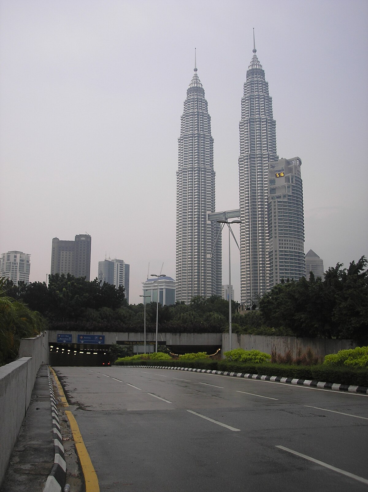 Ficheiro:Kuala Lumpur City Centre (from Lorong Kuda ...