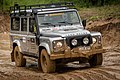 Landrover Defender im Offroad-Gelände bei der Messe "Abenteuer Allrad"