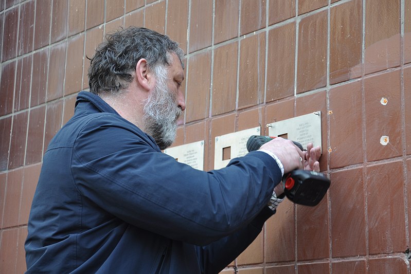 File:Last Address Sign — Sivtsev Vrazhek 15 Parkhomenko.jpg