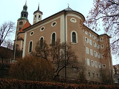 So kommt man zu der Leprosenhauskirche mit den Öffentlichen - Mehr zum Ort Hier