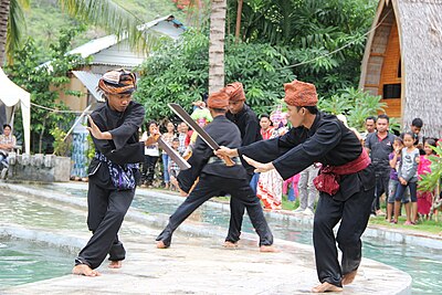 Mongobohu lotawu hipoyitohe lo longgo, olahraga tradisional dudaha lobatanga lo Hulontalo topakeya wamilo