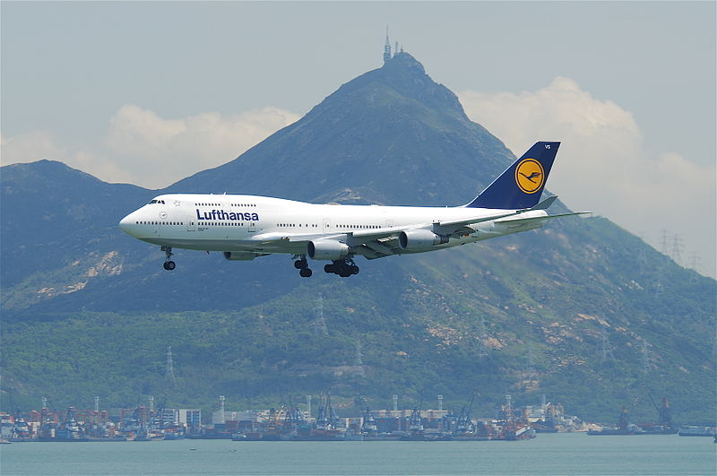 File:Lufthansa Boeing 747-400; D-ABVS@HKG;04.08.2011 615dx (6207753990).jpg