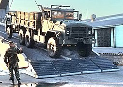 M939 series 5-ton 6×6 truck - Wikipedia