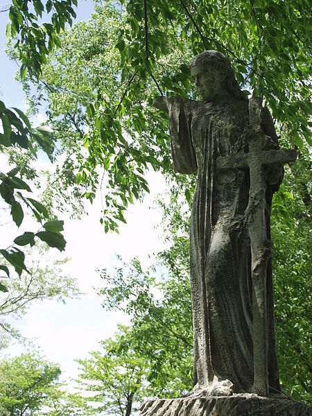 File:Maggie Schusler monument, Allegheny Cemetery, 2015-05-12, 01.jpg