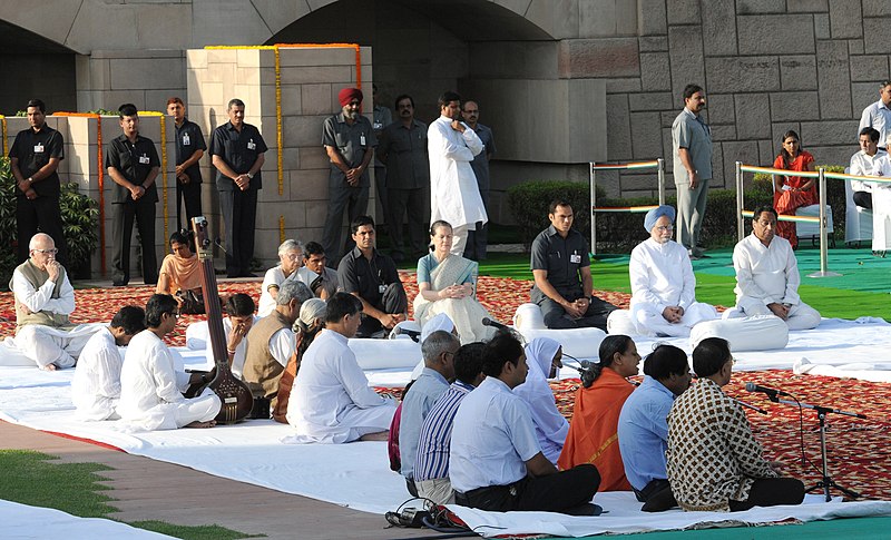 File:Manmohan Singh, the Chairperson, National Advisory Council, Smt. Sonia Gandhi, the Union Minister for Urban Development, Shri Kamal Nath and other dignitaries at the all religion prayer meeting.jpg