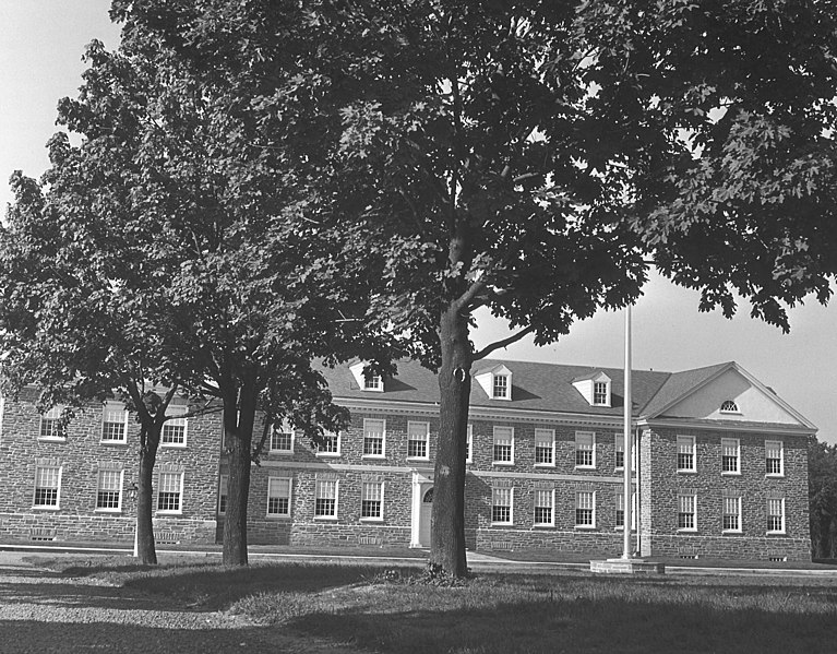 File:McLean Hall (Germantown Academy Lower School) 1965.jpg